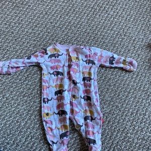 Magnetic Me footie pajamas 0-3 month opens with magnets